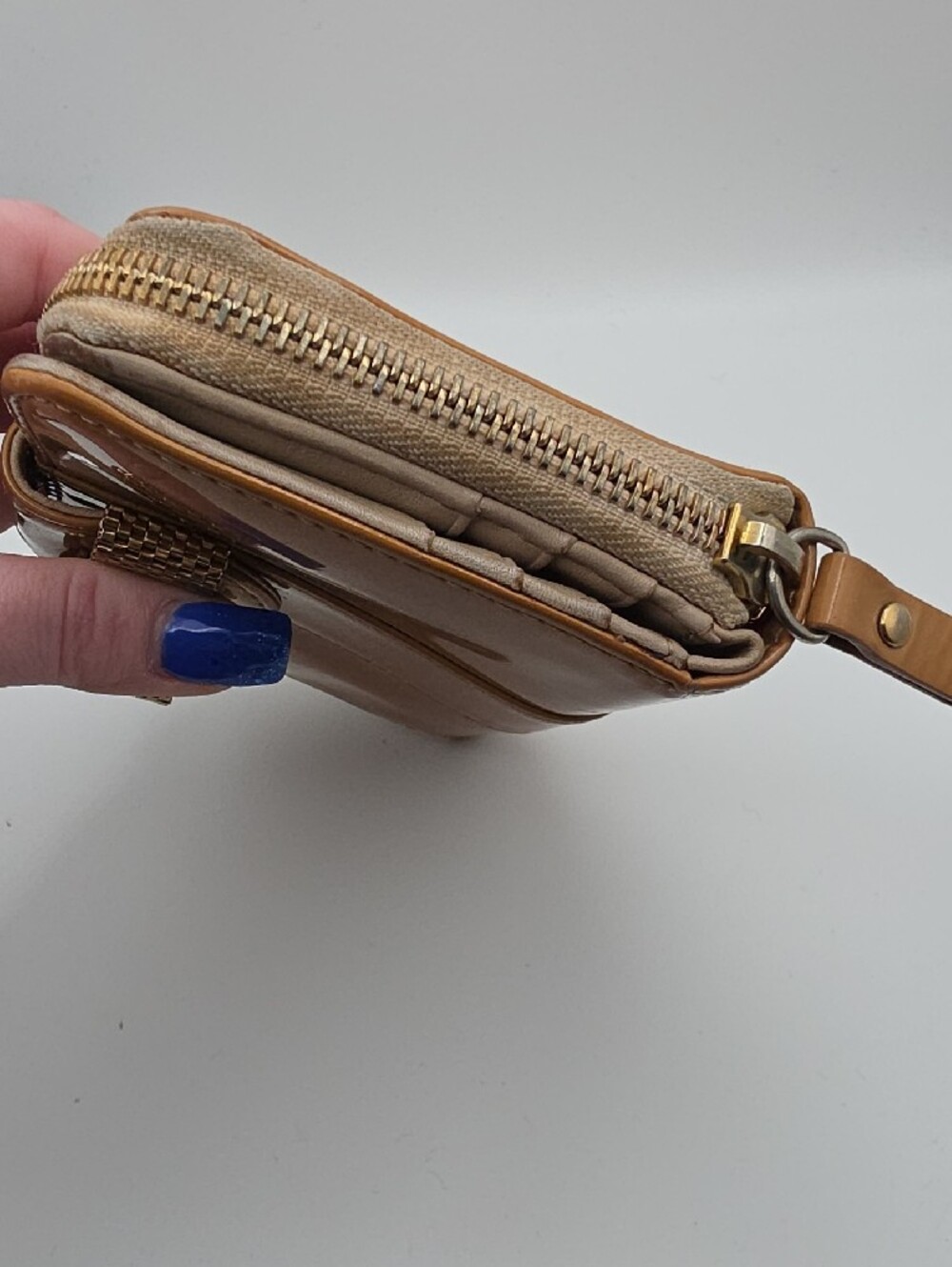 Christian Louboutin Tan Patent Bow Studded Compact Wallet (VERY GOOD)✨️ - Picture 7 of 15